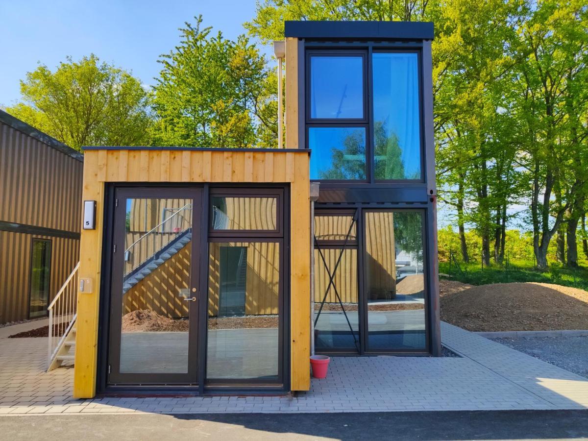Modern ausgebauter Überseecontainer als Tiny House Wertheim Exterior foto