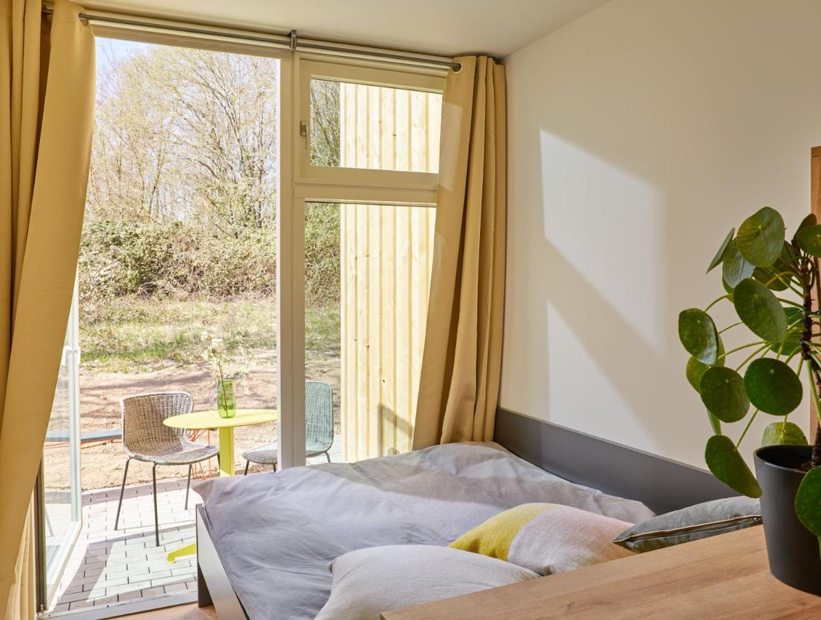 Modern ausgebauter Überseecontainer als Tiny House Wertheim Exterior foto