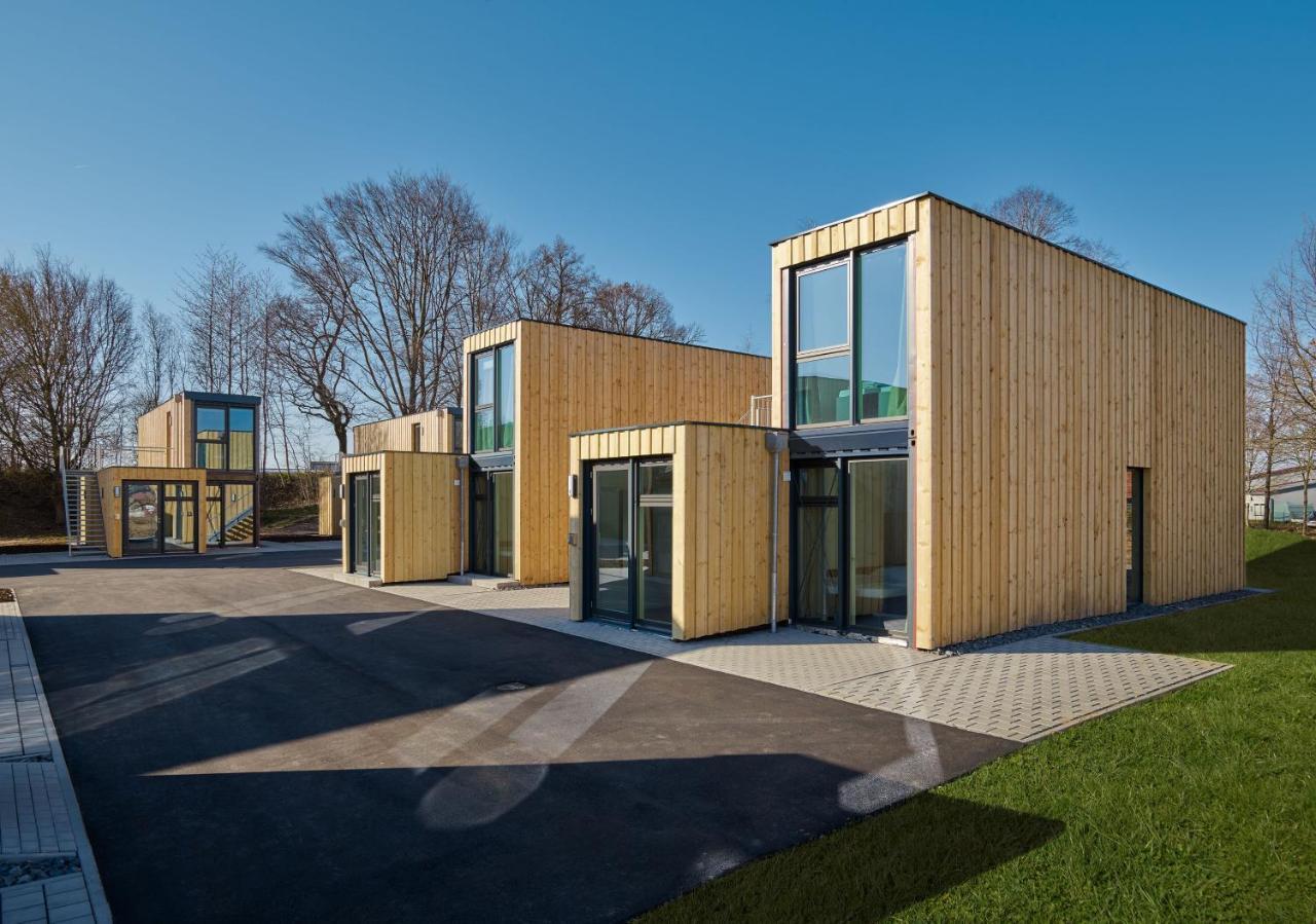 Modern ausgebauter Überseecontainer als Tiny House Wertheim Exterior foto
